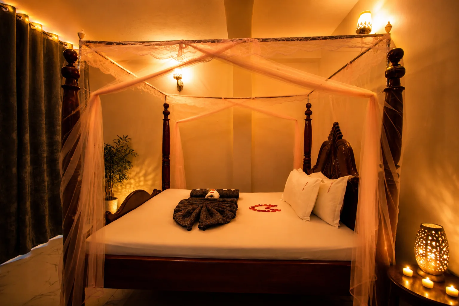 Warm romantic canopy room